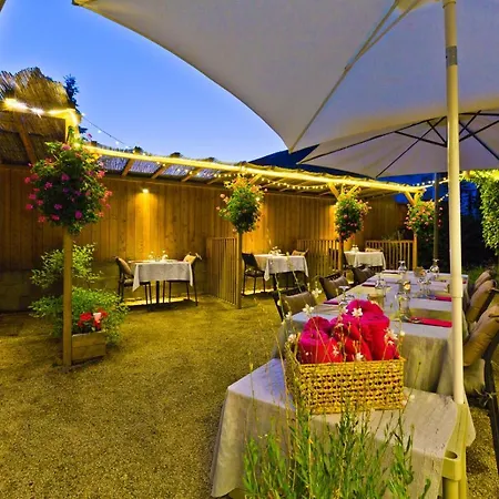 Relais D'auvergne Hotel